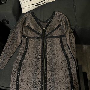 VENUS Black and Gray Long Sleeve Dress